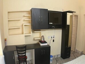 Unclassified image, 3 of 7, button - Kuakhai -Ground floor garden view double bedroom in Bhubaneswar (Bhubaneswar)