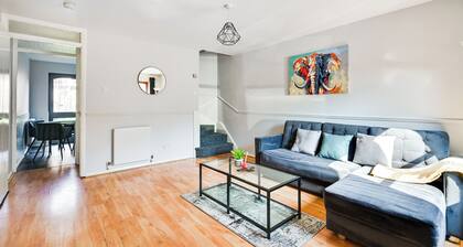 Spacious 2 bed house in London - Off street parking and Garden