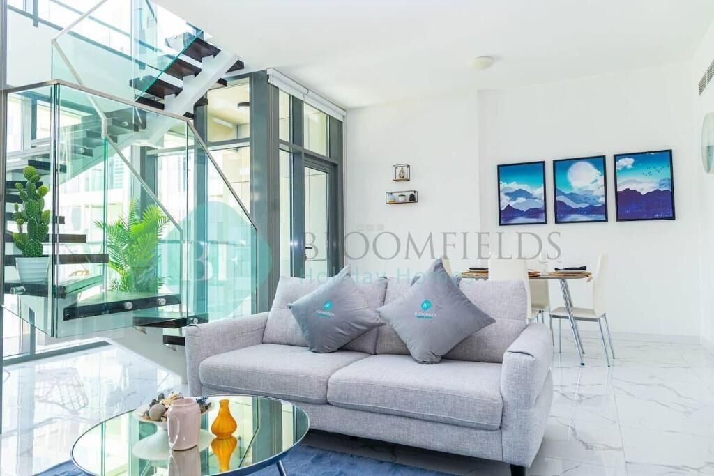 Leilighet, balkong, kanalutsikt | Oppholdsområde