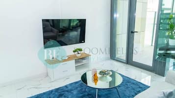 Leilighet, balkong, kanalutsikt | Innvendig