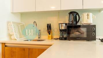 Leilighet, balkong, kanalutsikt | Eget kjøkken