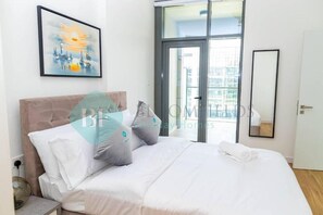 Apartamento, sacada, vista para o canal