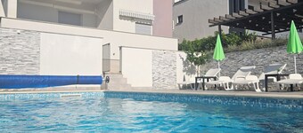Apartment für 4 Personen mit Bergblick und Poolnutzung