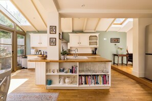 Interior - Fulham Park Family Home, by Veeve (London)