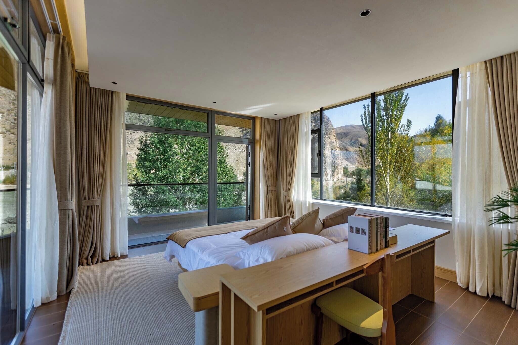 Suite – signature, utsikt mot høyde | Utsikt fra rommet