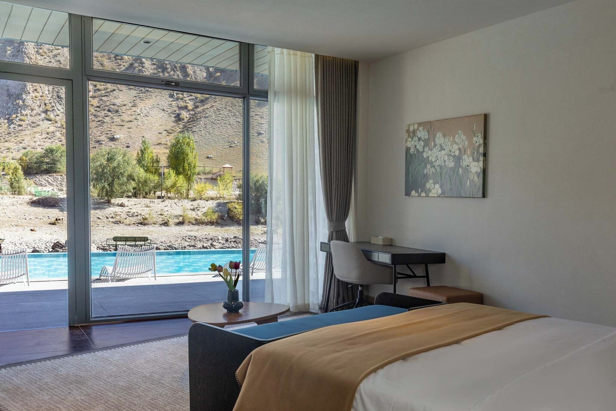 Dobbeltrom – signature, utsikt mot høyde | Utsikt fra rommet