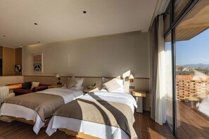 Tomannsrom – signature, utsikt mot høyde | Blendingsgardiner, lydisolert, strykejern/-brett og wi-fi (inkludert)