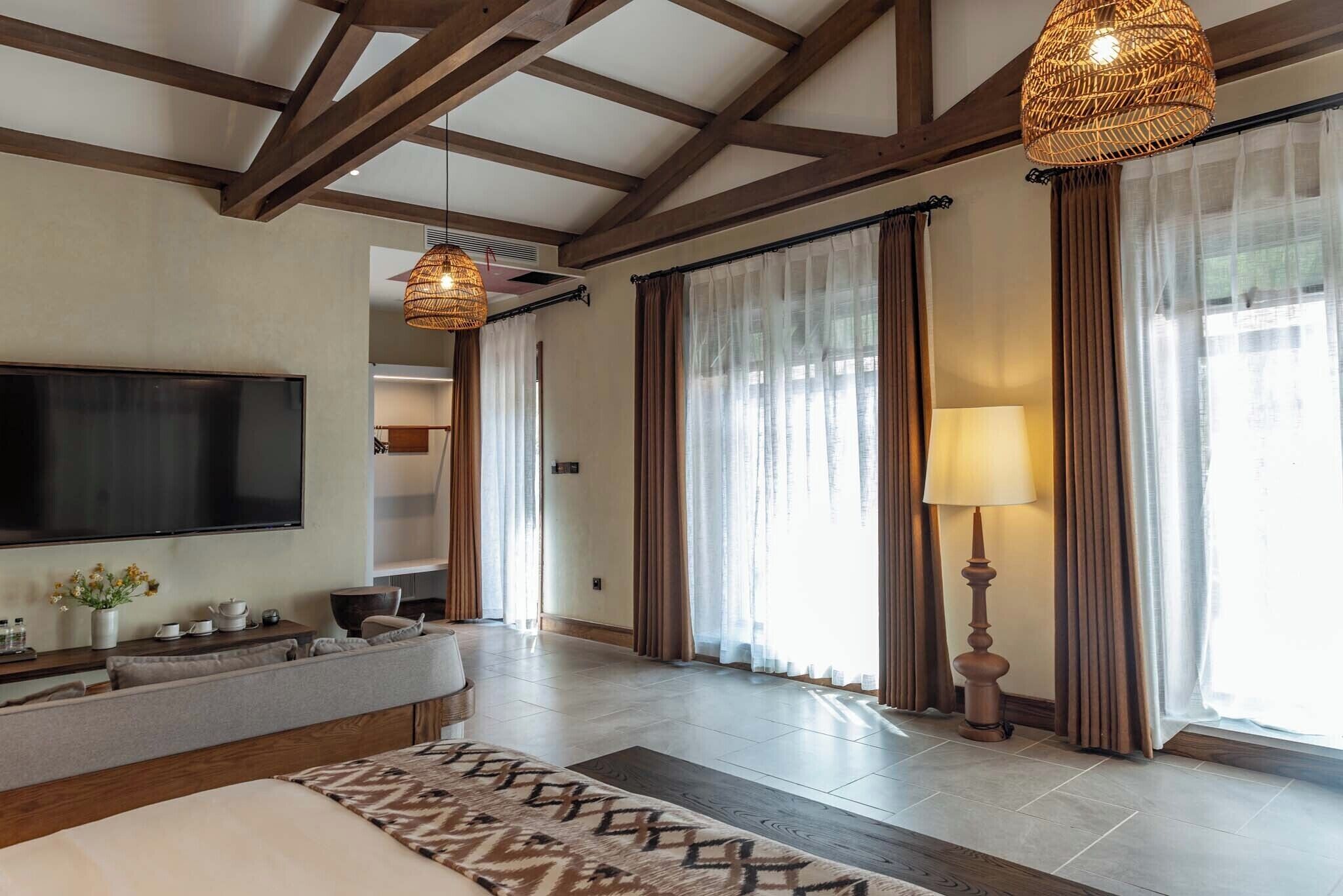 Luxury Double Room, Hill View | Blackout drapes, soundproofing, iron/ironing board, free WiFi