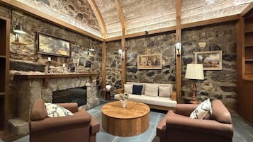 Bar (trong khuôn viên)