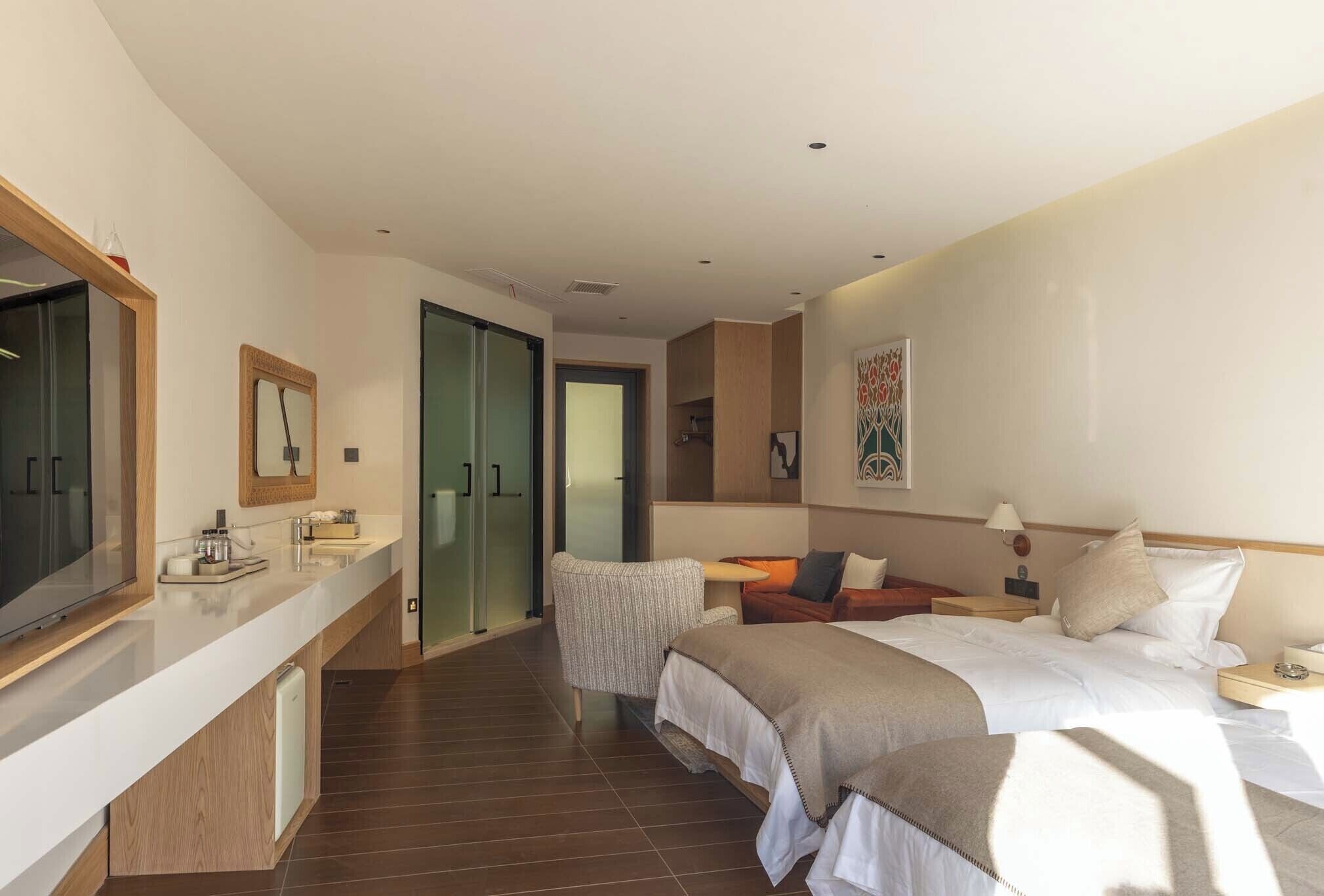 Tomannsrom – signature, utsikt mot høyde | Blendingsgardiner, lydisolert, strykejern/-brett og wi-fi (inkludert)