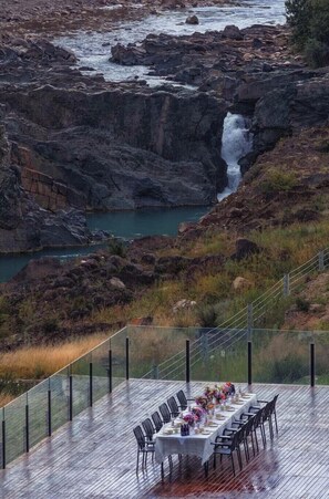 Rooftop terrace - Xingcao Yunzhan Kuokesu Wild Luxury Campsite (Tekes County)