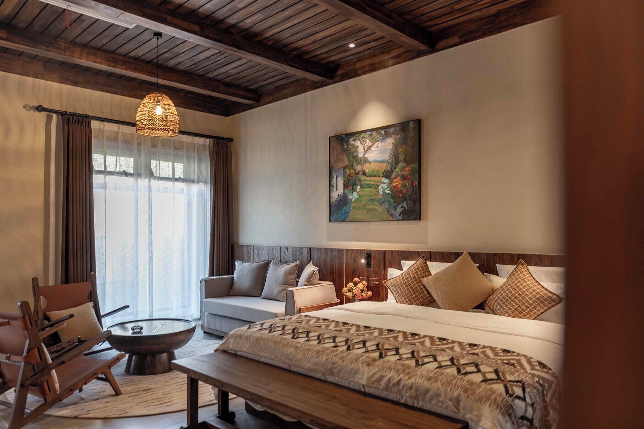 Luksus-dobbeltrom, utsikt mot høyde | Blendingsgardiner, lydisolert, strykejern/-brett og wi-fi (inkludert)