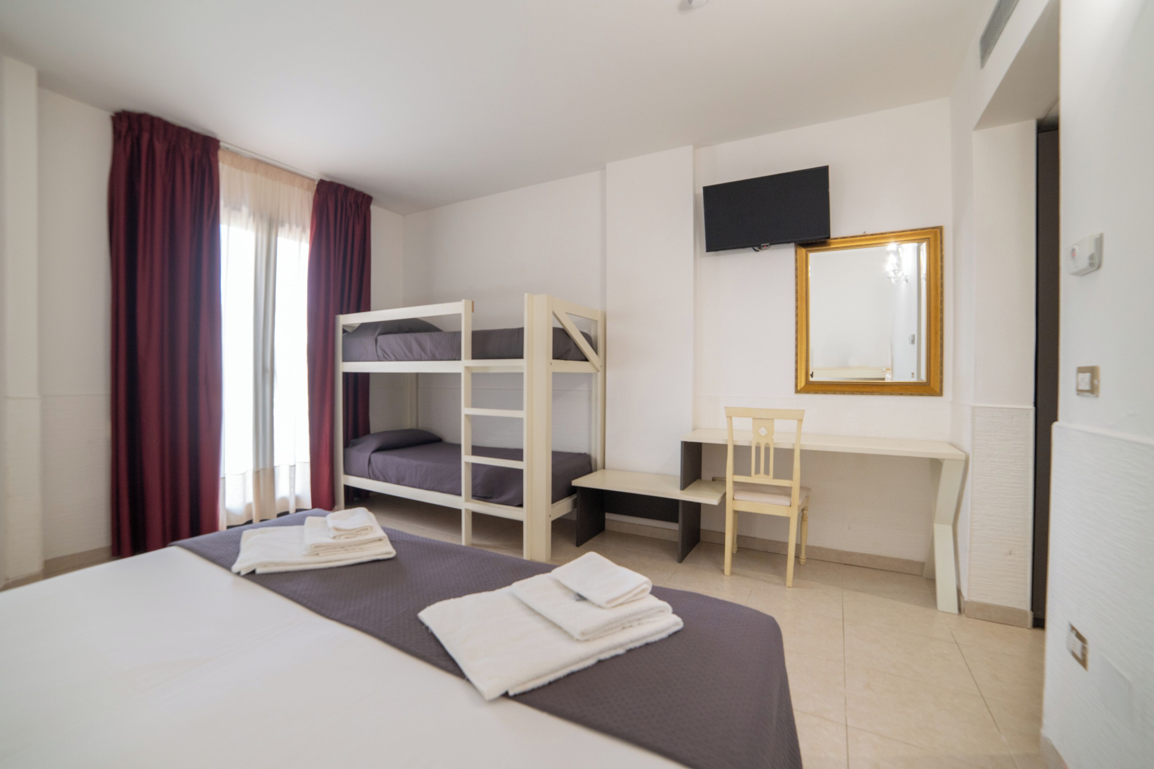 Schreibtisch, Bettwäsche