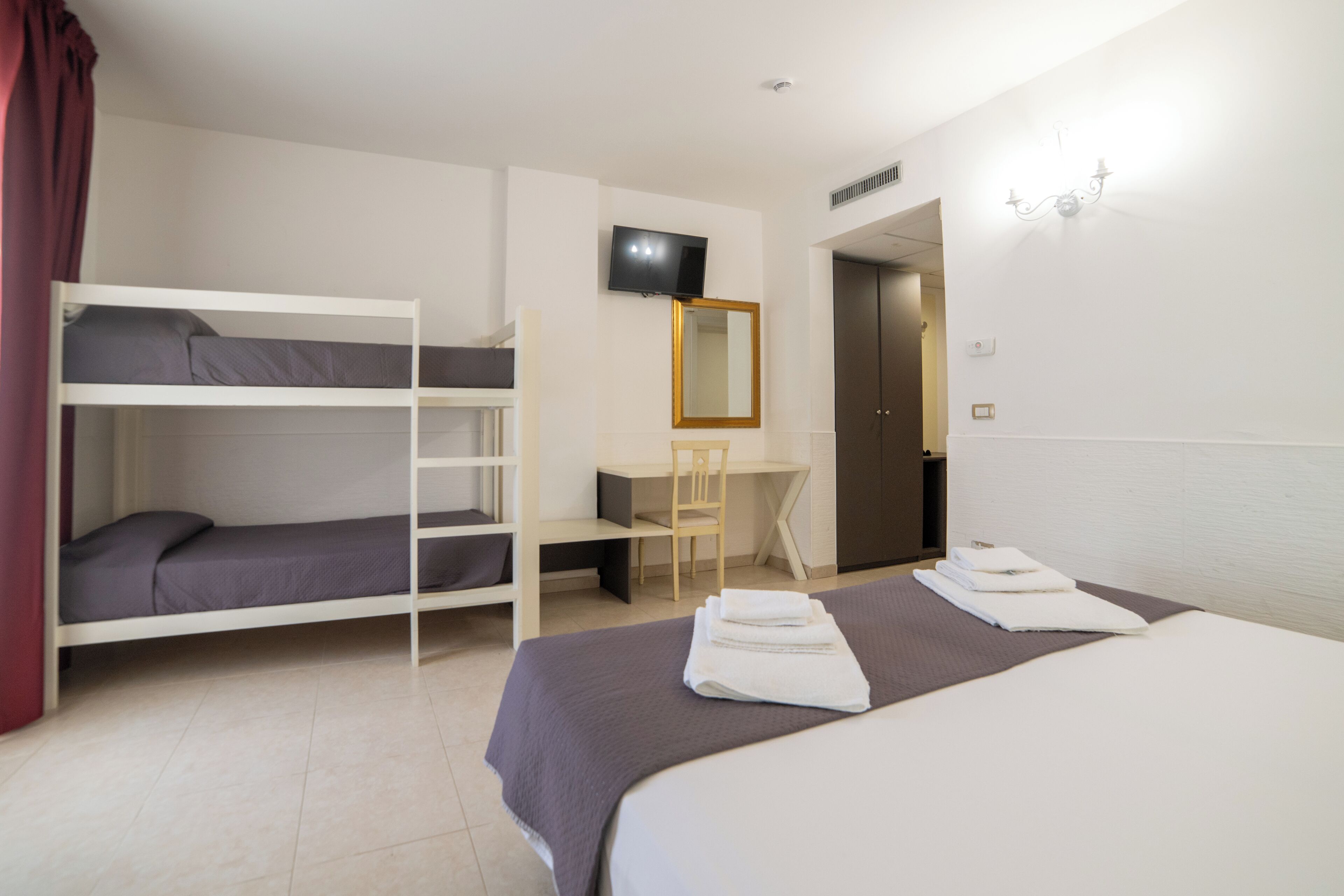 Schreibtisch, Bettwäsche