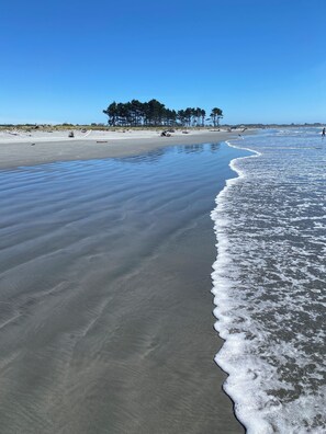 Unclassified image, 3 of 16, button - ~TIDES at Carters~
Modern Beachside Studio next to beach, domain, coastal trail. (Carters Beach)