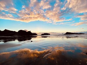 Unclassified image, 2 of 16, button - ~TIDES at Carters~
Modern Beachside Studio next to beach, domain, coastal trail. (Carters Beach)