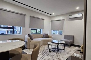 TV - Haven| Two Bedroom Apartment in Lekki Phase 1. (Lekki)