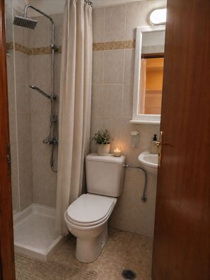 Shower, hair dryer - Farkia Studios By Aegean Triple Room (Rhodes)