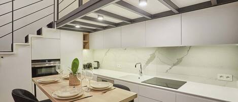 Fridge, oven, stovetop, dishwasher