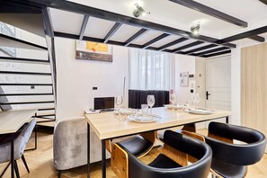 Dining - Charming Duplex Loft - Paris City Center (Paris)