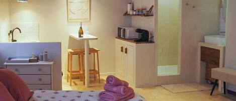 1 camera, accesso a Internet, lenzuola