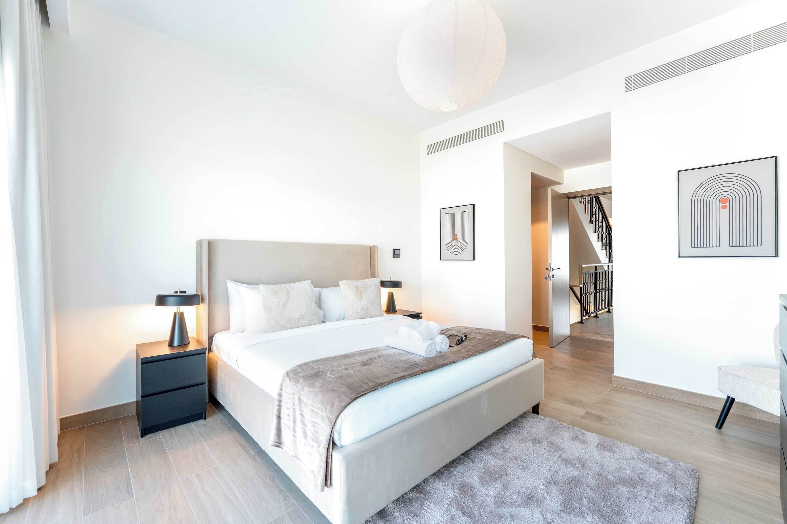 6 slaapkamers, een strijkplank/strijkijzer, wifi, beddengoed