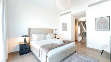 6 slaapkamers, een strijkplank/strijkijzer, wifi, beddengoed