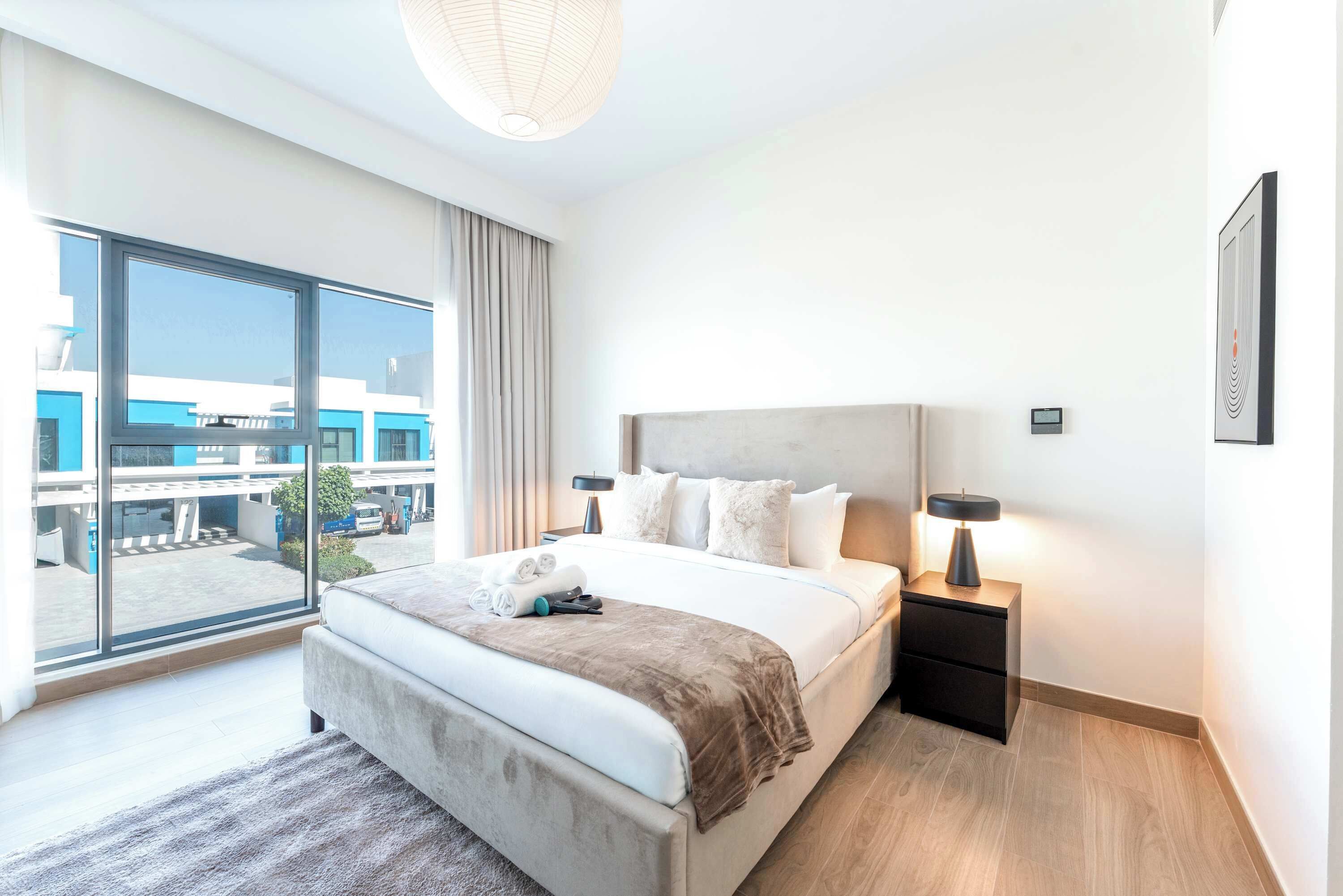 6 habitaciones, tabla de planchar con plancha, wifi y ropa de cama 