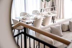 Interior - Free housekeeping visits during your stay - StayShort - 6BR Villa in Damac Lagoons that Sleeps 11 (Damac Lagoons)