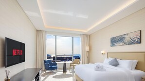 Studio, quang cảnh biển | Màn/rèm cản sáng, bàn ủi/dụng cụ ủi quần áo