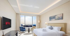 Blackout drapes, iron/ironing board, free WiFi - LUX Iconic Views at Palm Tower Studio 5 (Dubai)