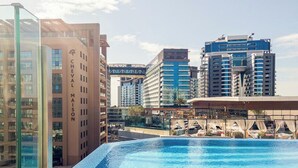 Hồ bơi ngoài trời