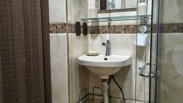 Apartment, 1 Bedroom, City View | Bathroom