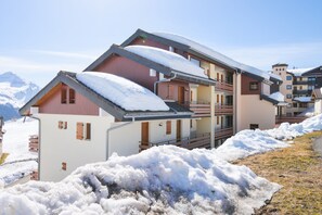 Exterior - Dialy Manigod Apartment – Stunning Aravis View, Balcony & Ski-in/Ski-out Access! (Manigod)
