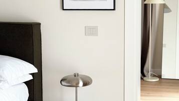 Luxury-Studiosuite, Stadtblick | Daunenbettdecken, kostenlose Minibar, individuell dekoriert