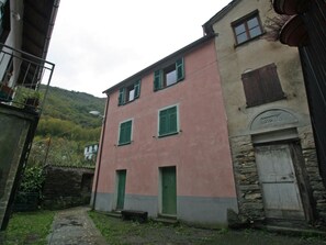 Exterior - für 3 Personen ca. 37 m²- in Lumarzo, Norditalien (Ligurien) by Interhome (Lumarzo)