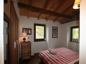 Room - für 3 Personen ca. 37 m²- in Lumarzo, Norditalien (Ligurien) by Interhome (Lumarzo)