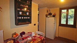 Dining - für 3 Personen ca. 37 m²- in Lumarzo, Norditalien (Ligurien) by Interhome (Lumarzo)