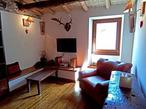 TV - für 3 Personen ca. 37 m²- in Lumarzo, Norditalien (Ligurien) by Interhome (Lumarzo)