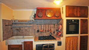 Fridge, oven, cookware/dishes/utensils - für 3 Personen ca. 37 m²- in Lumarzo, Norditalien (Ligurien) by Interhome (Lumarzo)