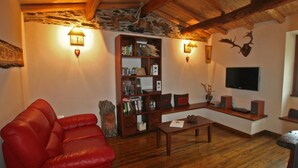 TV - für 3 Personen ca. 37 m²- in Lumarzo, Norditalien (Ligurien) by Interhome (Lumarzo)