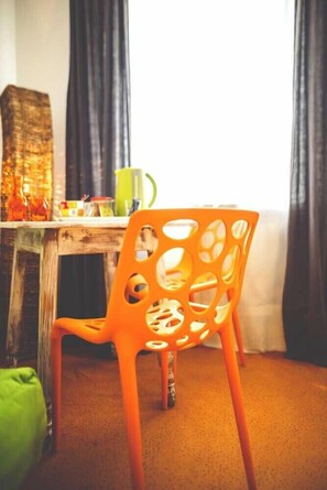 Kolmen hengen standard-huone, lemmikit sallittu, kaupunkinäköala | Ilmainen Wi-Fi, vuodevaatteet