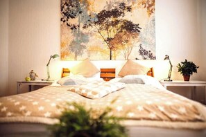 Standard Triple Room, Pets Allowed, City View | Free WiFi, bed sheets - DAS STERN - Rooms - Self Check-In (St. Gilgen)