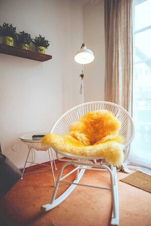 Kolmen hengen superior-huone, parveke, kaupunkinäköala | Ilmainen Wi-Fi, vuodevaatteet