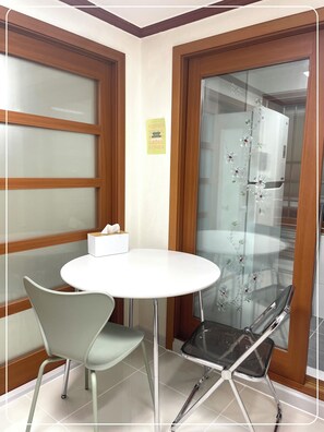 Dining - Spacious 1-bedroom apartment with AC in vibrant Gangnam (Seoul)