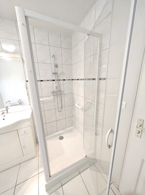 Shower, hair dryer, towels - Gîte at the Gates of Chambord (Crouy-sur-Cosson)