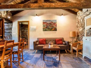 TV - Ländliches Haus Medulas 3 Belegung für 4 6 PAX by Interhome (La Barosa)