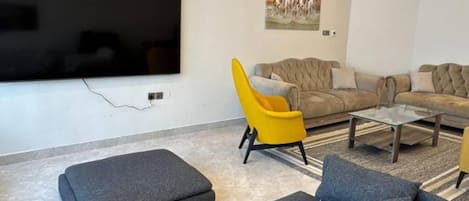 Standard Shared Dormitory, City View | Living area