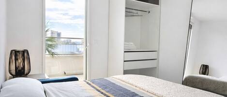 1 habitación, tabla de planchar con plancha, wifi y ropa de cama