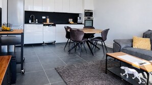 Interior - Bright luxury apartment with balcony & rooftop (Nice)